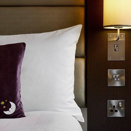 Premier Inn Chelmsford City Centre Экстерьер фото