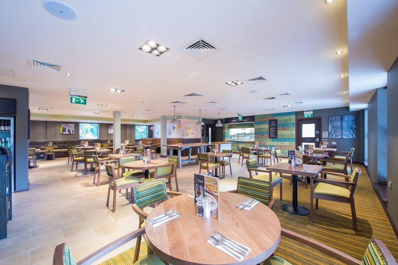 Premier Inn Chelmsford City Centre Экстерьер фото