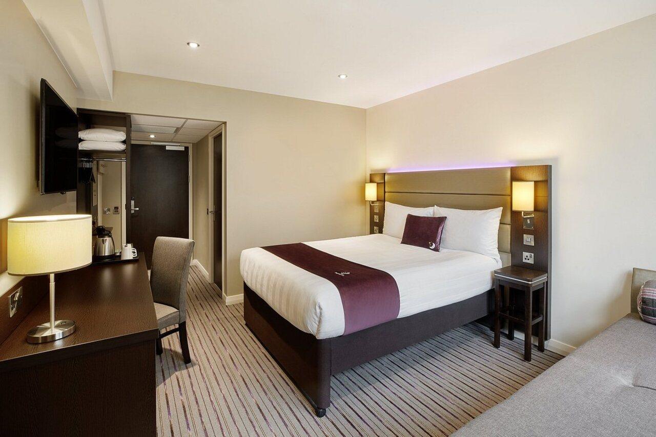 Premier Inn Chelmsford City Centre Экстерьер фото