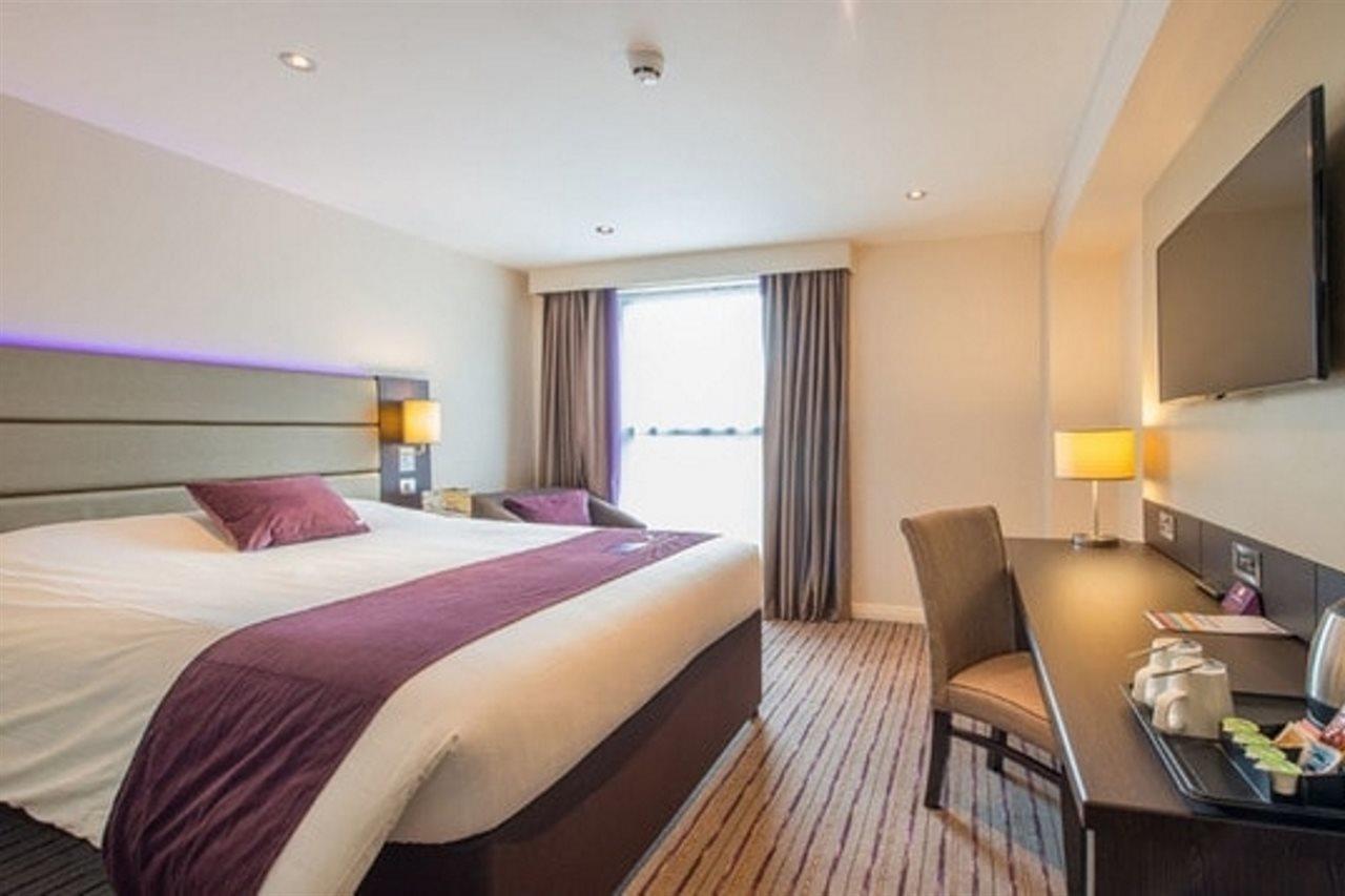 Premier Inn Chelmsford City Centre Экстерьер фото
