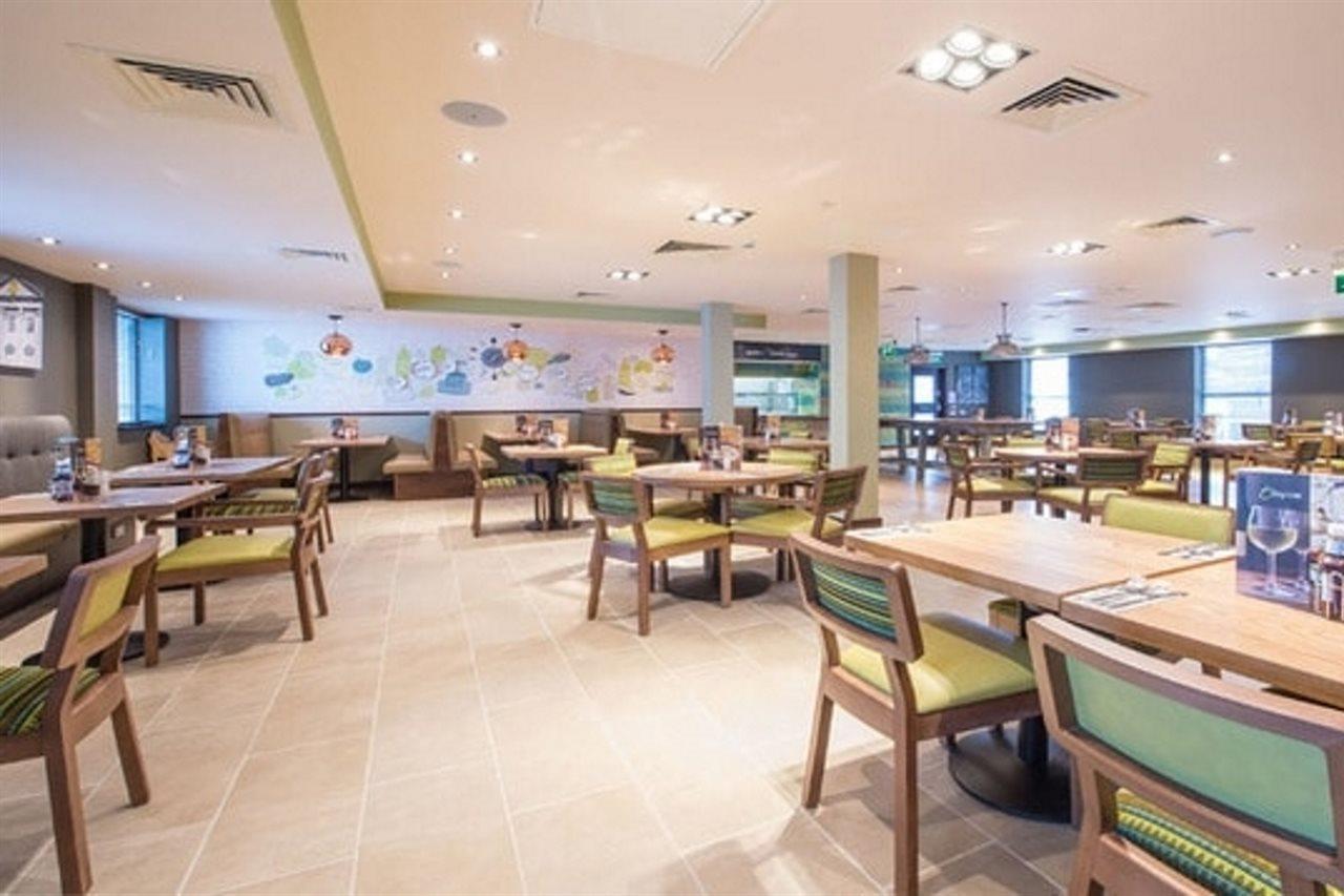 Premier Inn Chelmsford City Centre Экстерьер фото